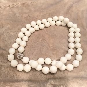 kate spade ♠️ white beaded necklace